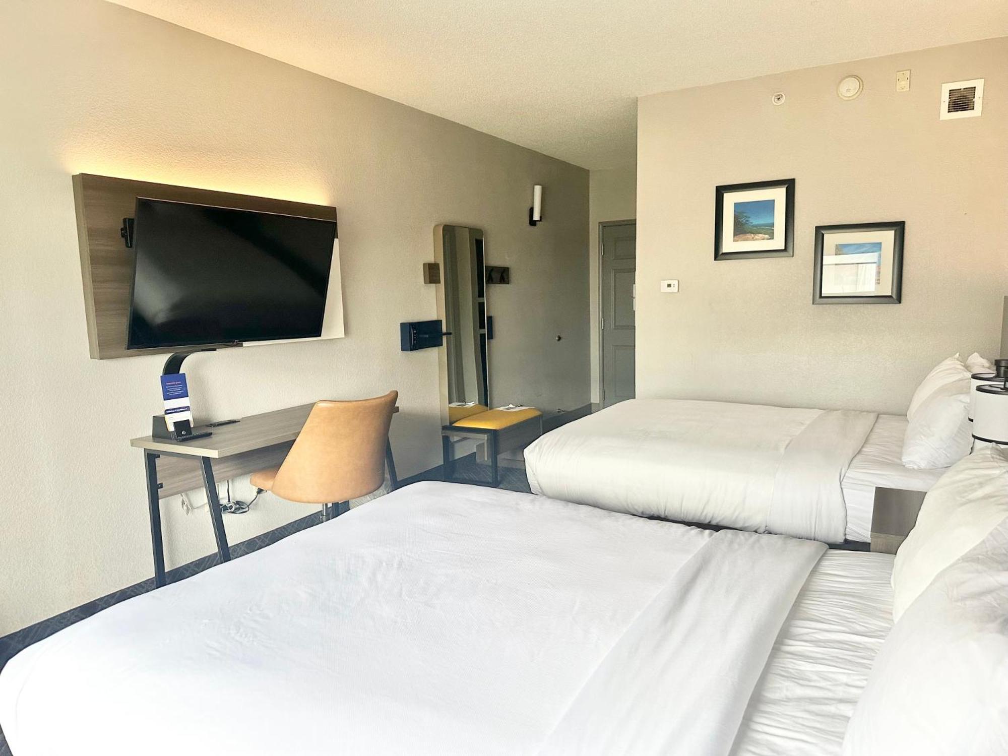 Hotel Comfort & - Emerson Point 3*