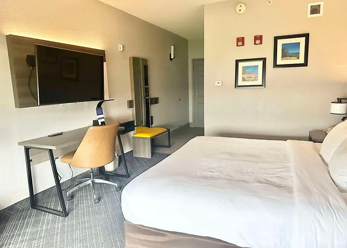 Comfort Inn & Suites Cartersville - Emerson Lake Point
