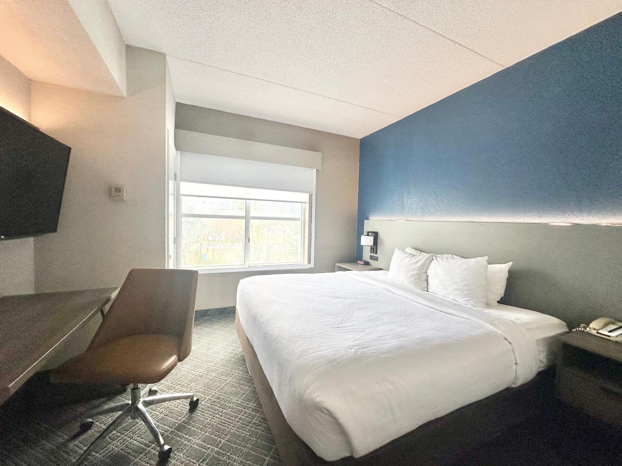 Comfort & - Emerson Point Hotel 3*