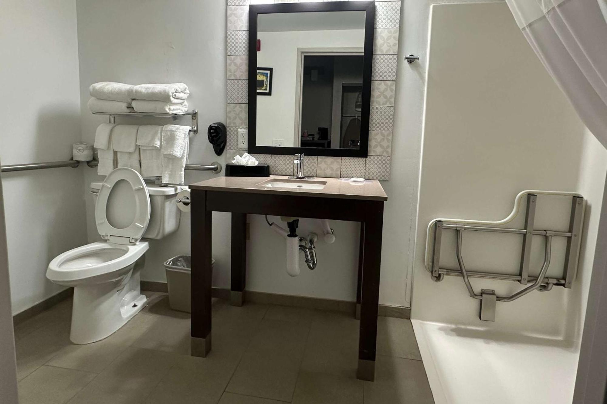 Comfort & - Emerson Point Hotel Cartersville